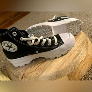 WOMEN'S CONVERSE CHUCK TAYLOR ALL STAR HI TOP PLATFORM SNEAKER SZ. 7.5 PRE OWNED